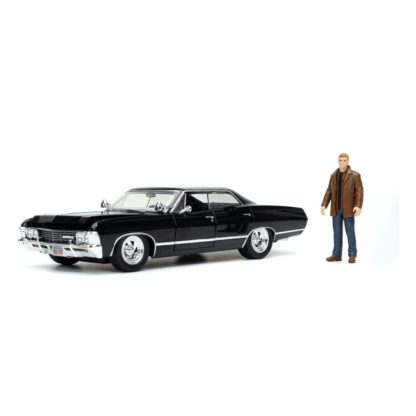 Chevrolet Impala Sport Sedan mit Dean Winchester Figur