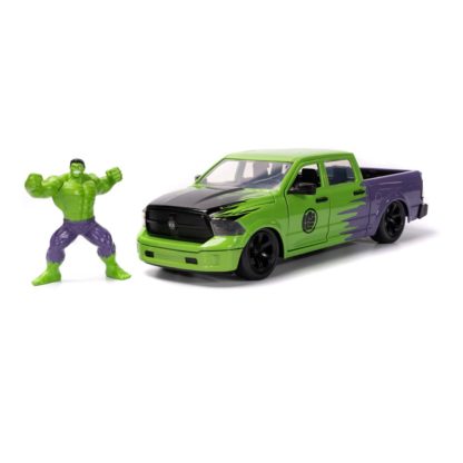 Ram 1500 mit Hulk Figur