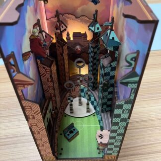 Book Nook Mini-Diorama Quidditchfeld